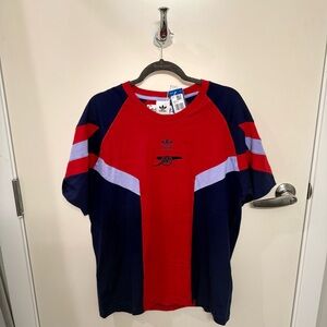 NEW Arsenal Adidas Men's Red and Blue Shirt